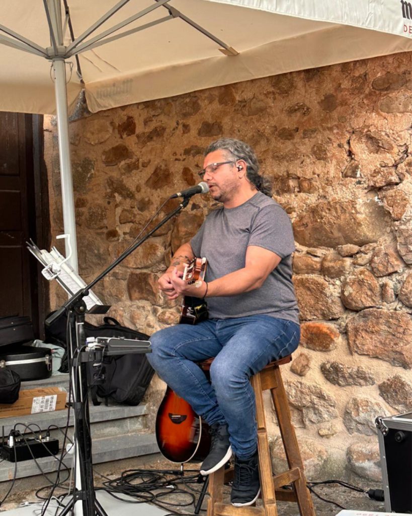 Floren Romero en directo Concierto Homenaje a Cantautores